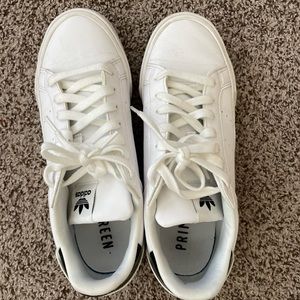 Adidas mens white sneaker. Size 10